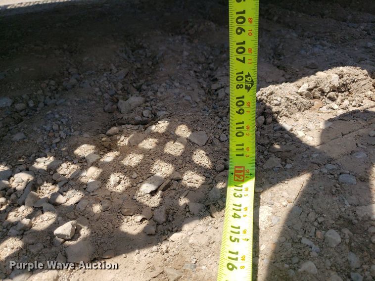 image for item DO2932 2003 GMC C4500  Crew Cab utility / service truck