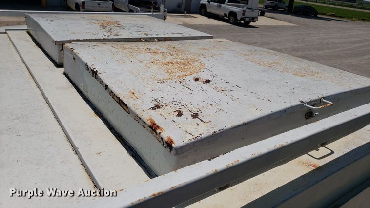 image for item DO2932 2003 GMC C4500  Crew Cab utility / service truck