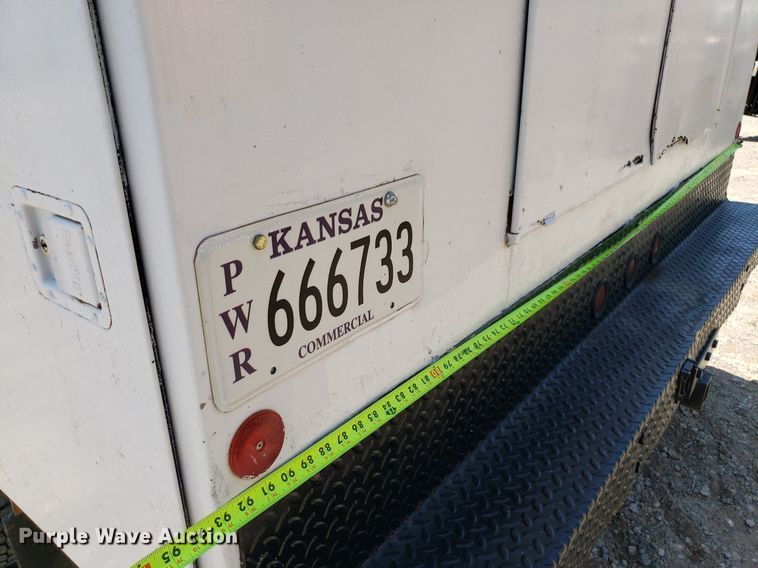 image for item DO2932 2003 GMC C4500  Crew Cab utility / service truck