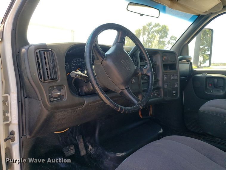 image for item DO2932 2003 GMC C4500  Crew Cab utility / service truck