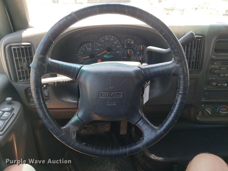 image for item DO2932 2003 GMC C4500  Crew Cab utility / service truck