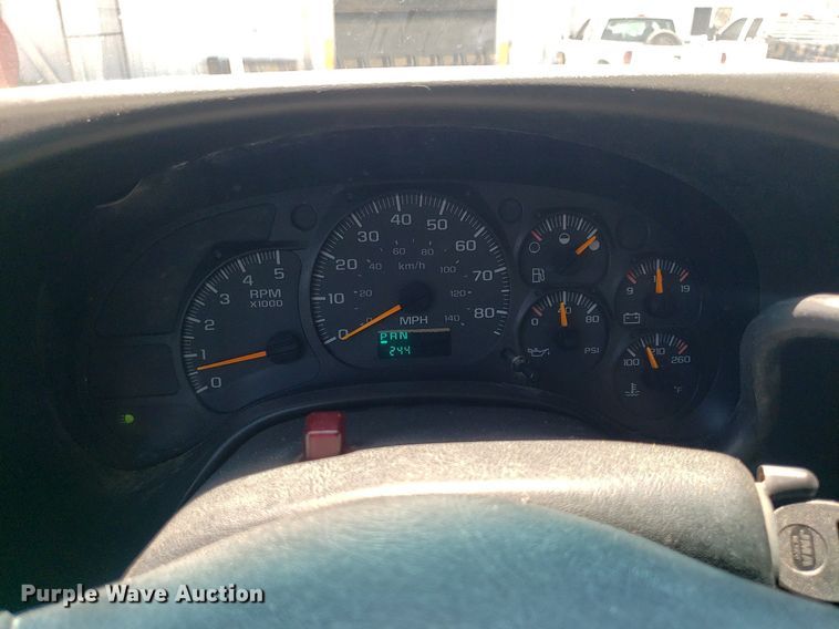 image for item DO2932 2003 GMC C4500  Crew Cab utility / service truck