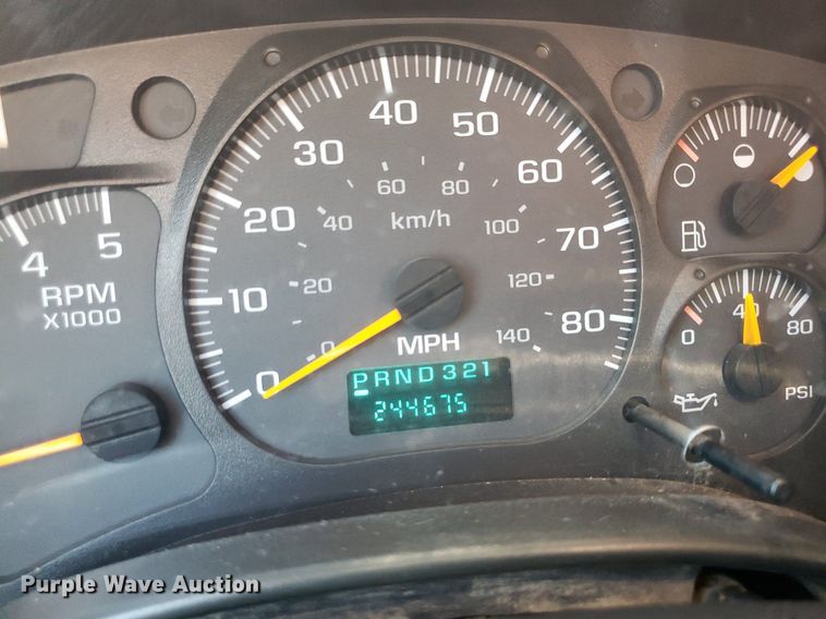 image for item DO2932 2003 GMC C4500  Crew Cab utility / service truck