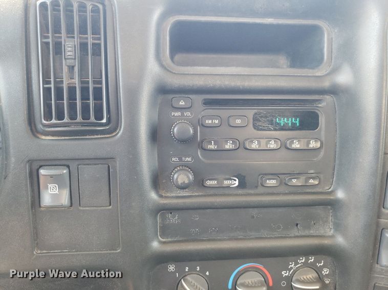 image for item DO2932 2003 GMC C4500  Crew Cab utility / service truck