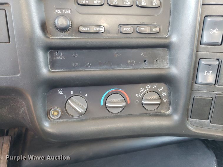 image for item DO2932 2003 GMC C4500  Crew Cab utility / service truck