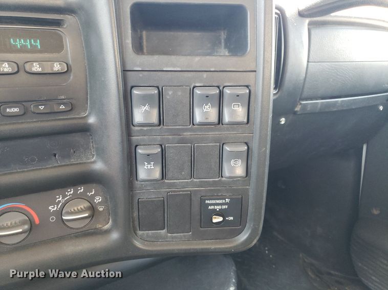 image for item DO2932 2003 GMC C4500  Crew Cab utility / service truck