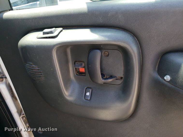 image for item DO2932 2003 GMC C4500  Crew Cab utility / service truck