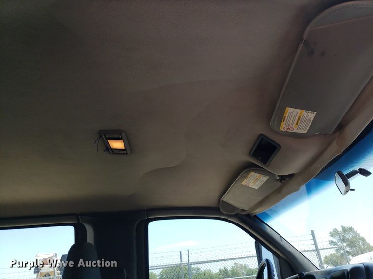 image for item DO2932 2003 GMC C4500  Crew Cab utility / service truck