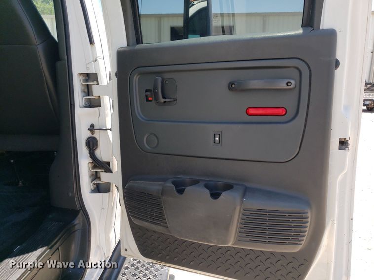 image for item DO2932 2003 GMC C4500  Crew Cab utility / service truck