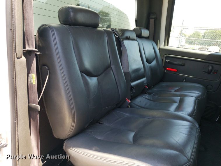 image for item DO2932 2003 GMC C4500  Crew Cab utility / service truck