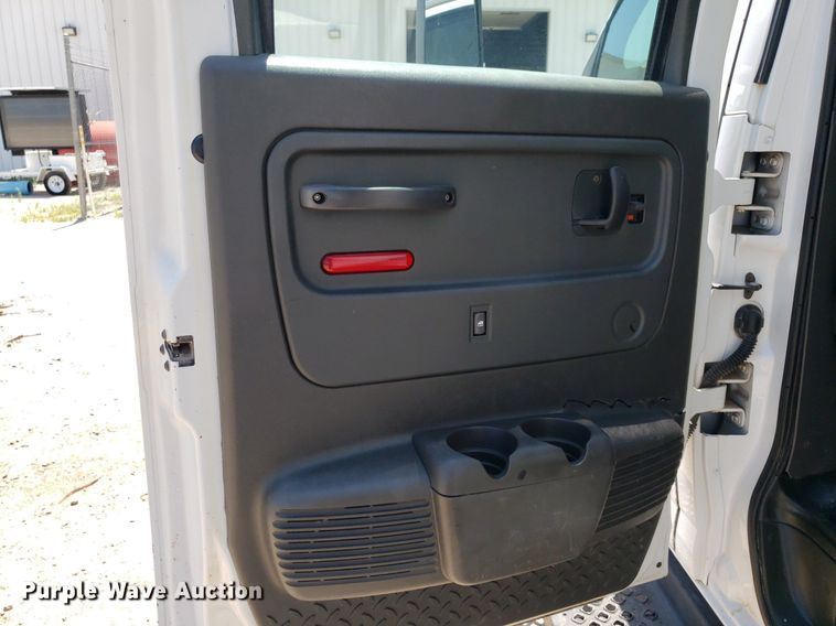 image for item DO2932 2003 GMC C4500  Crew Cab utility / service truck