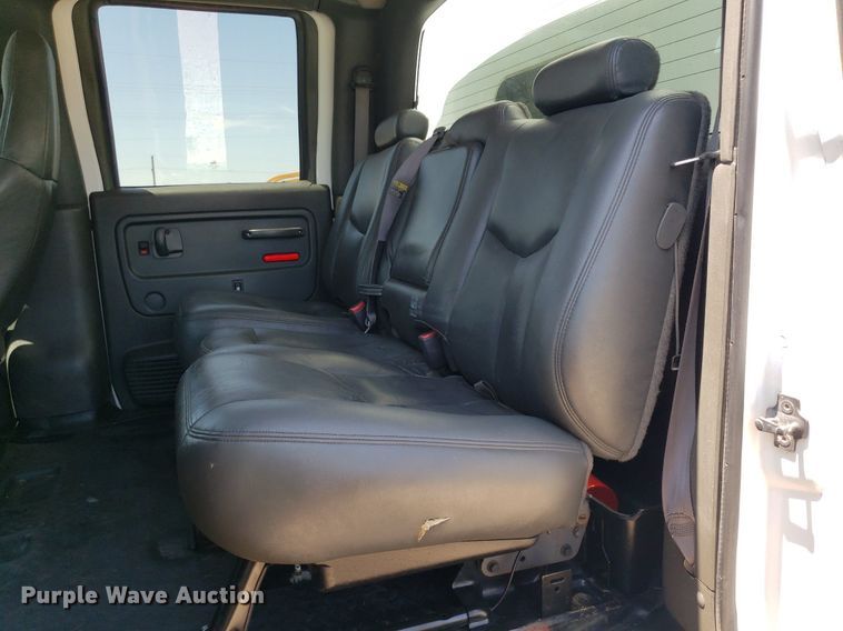 image for item DO2932 2003 GMC C4500  Crew Cab utility / service truck