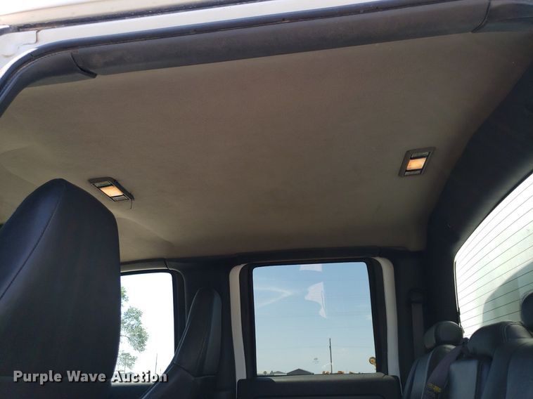 image for item DO2932 2003 GMC C4500  Crew Cab utility / service truck