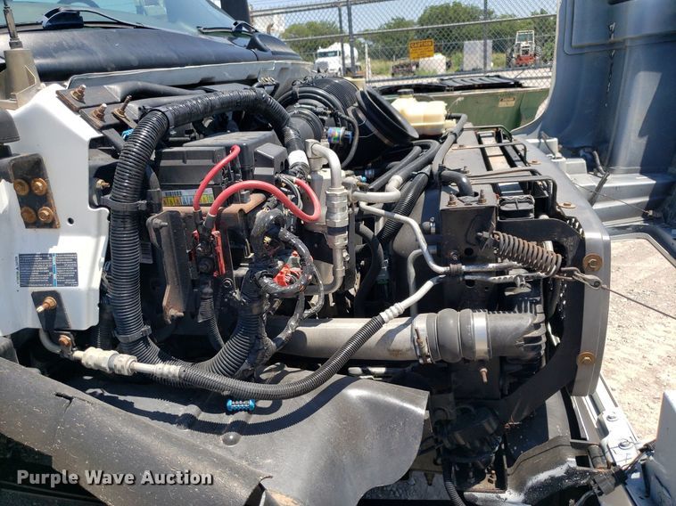 image for item DO2932 2003 GMC C4500  Crew Cab utility / service truck