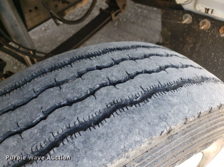 image for item DO2932 2003 GMC C4500  Crew Cab utility / service truck