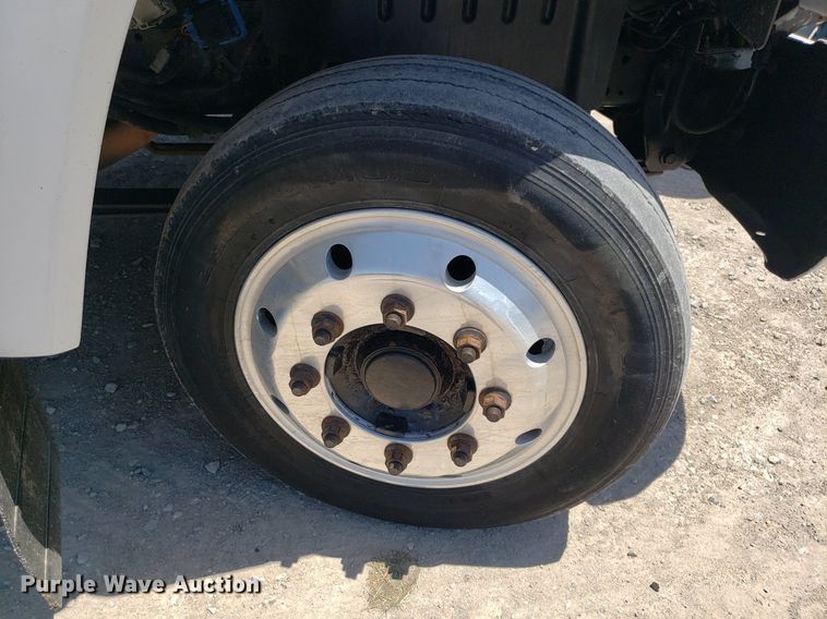 image for item DO2932 2003 GMC C4500  Crew Cab utility / service truck