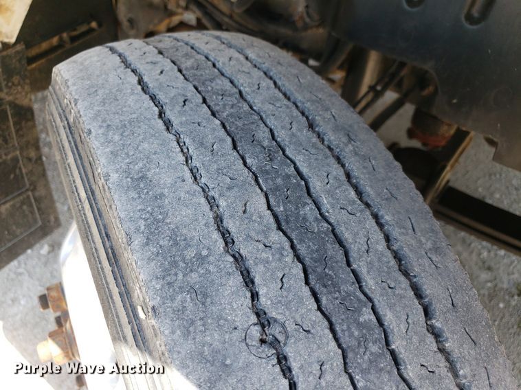 image for item DO2932 2003 GMC C4500  Crew Cab utility / service truck