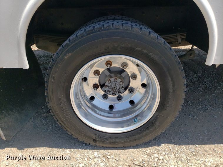 image for item DO2932 2003 GMC C4500  Crew Cab utility / service truck