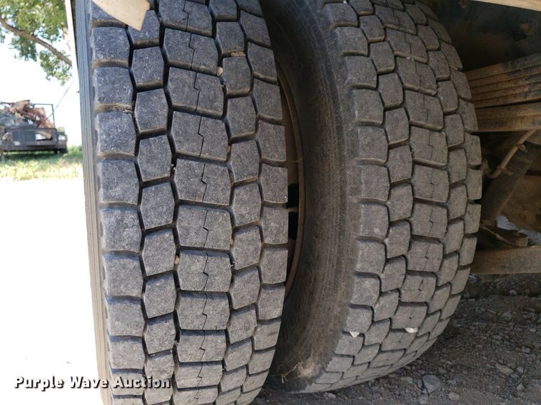 image for item DO2932 2003 GMC C4500  Crew Cab utility / service truck