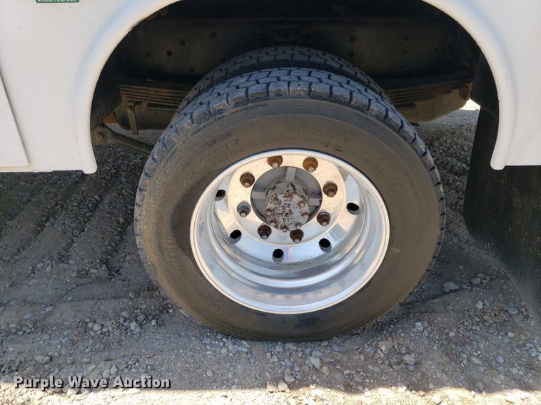 image for item DO2932 2003 GMC C4500  Crew Cab utility / service truck