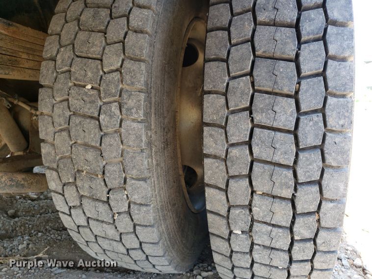 image for item DO2932 2003 GMC C4500  Crew Cab utility / service truck