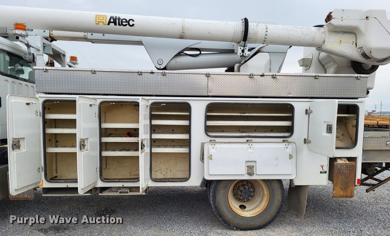 image for item DO3617 2010 Freightliner Business Class M2  bucket truck