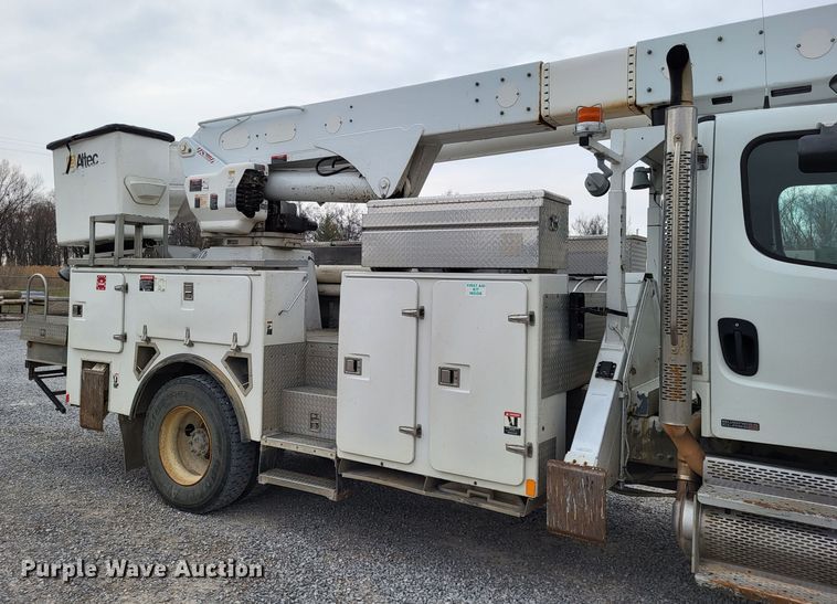image for item DO3617 2010 Freightliner Business Class M2  bucket truck