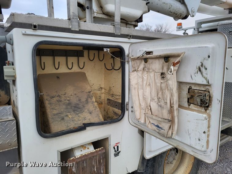 image for item DO3617 2010 Freightliner Business Class M2  bucket truck