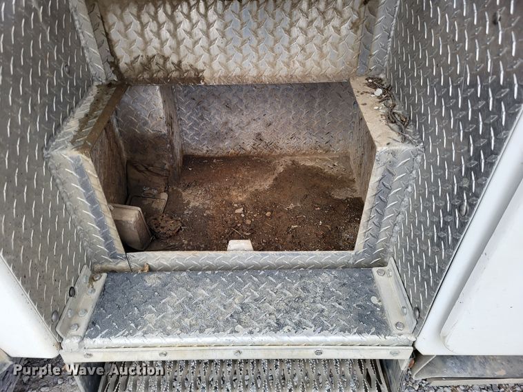 image for item DO3617 2010 Freightliner Business Class M2  bucket truck