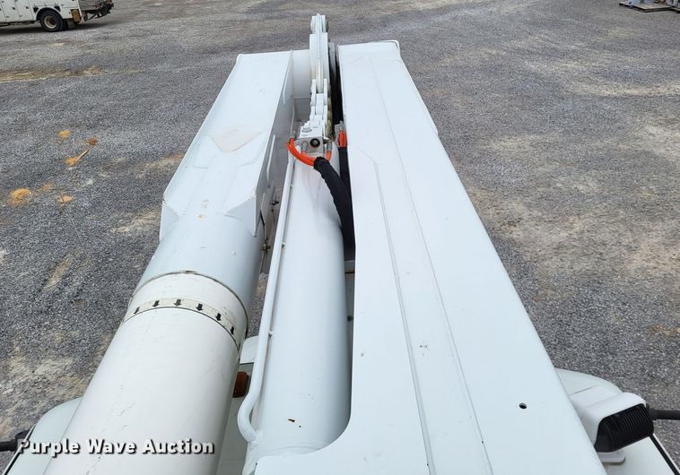 image for item DO3617 2010 Freightliner Business Class M2  bucket truck