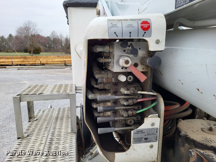 image for item DO3617 2010 Freightliner Business Class M2  bucket truck