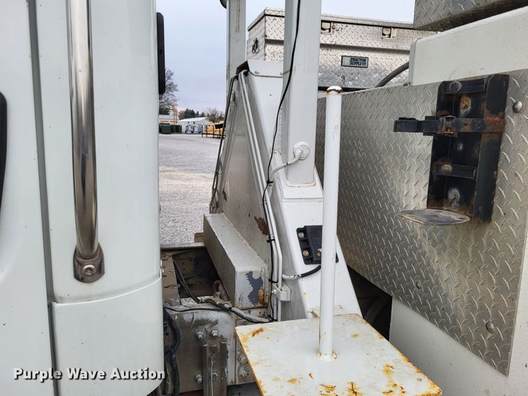 image for item DO3617 2010 Freightliner Business Class M2  bucket truck