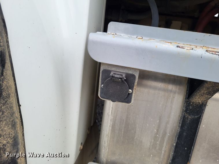 image for item DO3617 2010 Freightliner Business Class M2  bucket truck