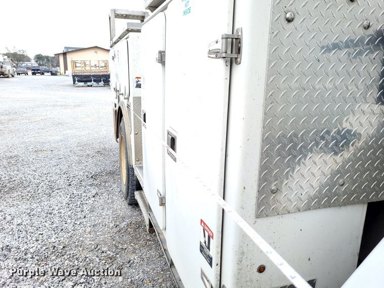 image for item DO3617 2010 Freightliner Business Class M2  bucket truck