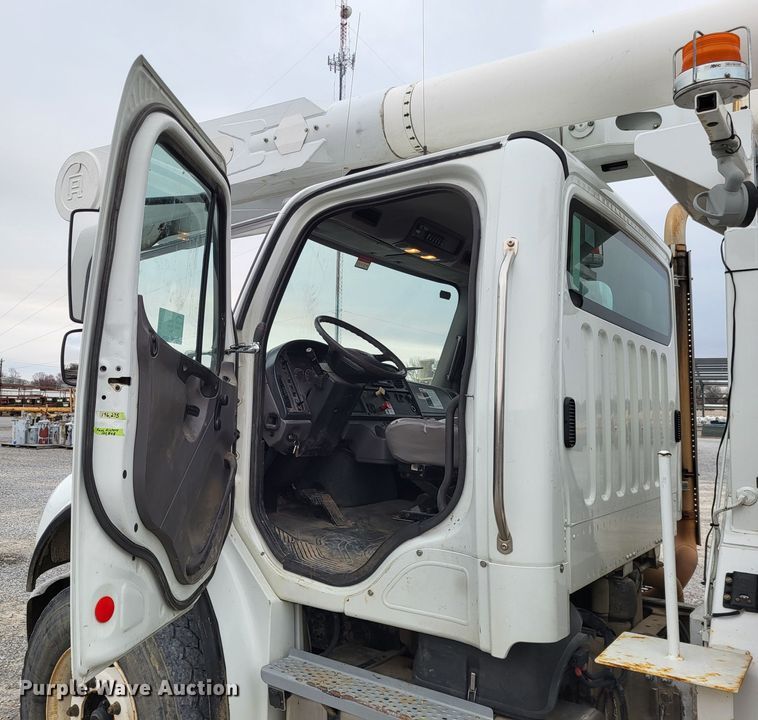 image for item DO3617 2010 Freightliner Business Class M2  bucket truck