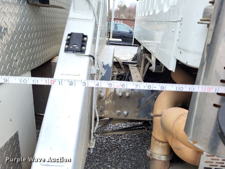 image for item DO3617 2010 Freightliner Business Class M2  bucket truck