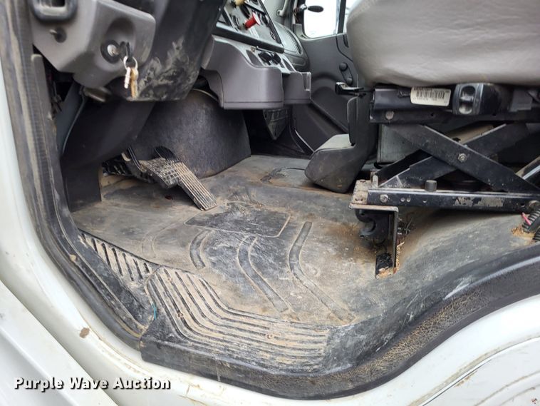 image for item DO3617 2010 Freightliner Business Class M2  bucket truck