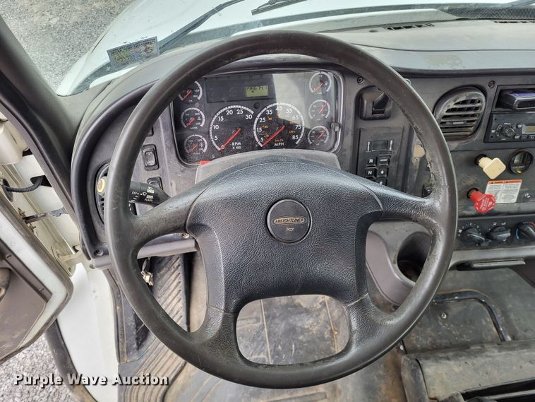 image for item DO3617 2010 Freightliner Business Class M2  bucket truck