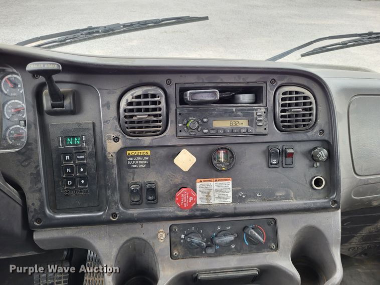 image for item DO3617 2010 Freightliner Business Class M2  bucket truck