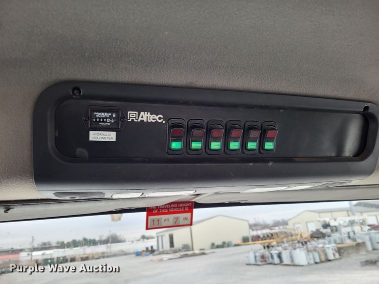 image for item DO3617 2010 Freightliner Business Class M2  bucket truck