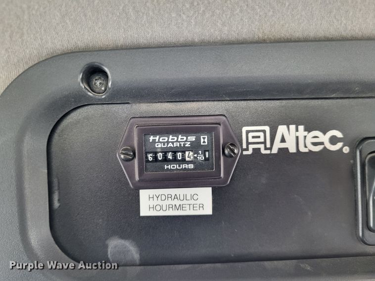 image for item DO3617 2010 Freightliner Business Class M2  bucket truck