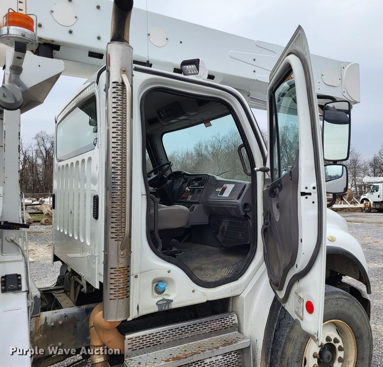 image for item DO3617 2010 Freightliner Business Class M2  bucket truck