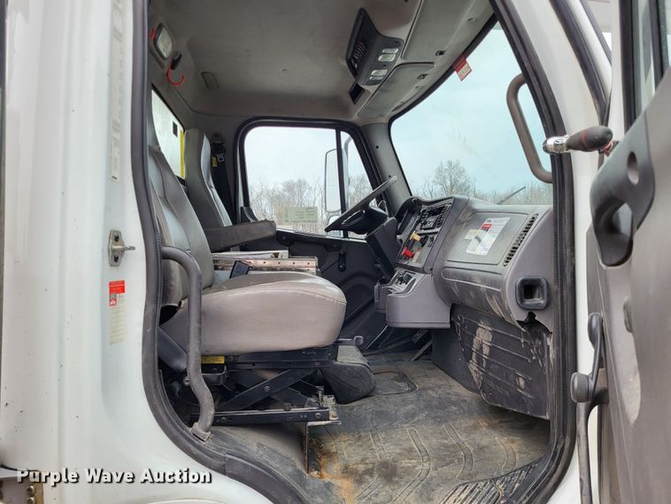 image for item DO3617 2010 Freightliner Business Class M2  bucket truck