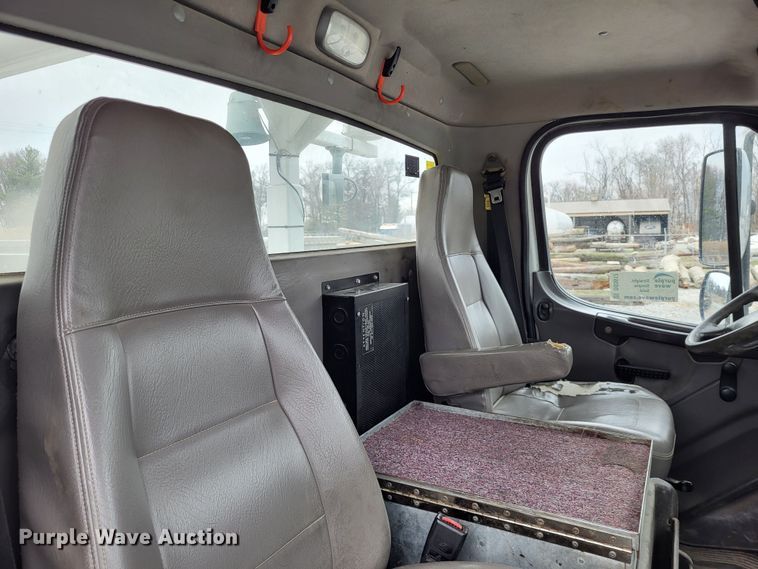 image for item DO3617 2010 Freightliner Business Class M2  bucket truck