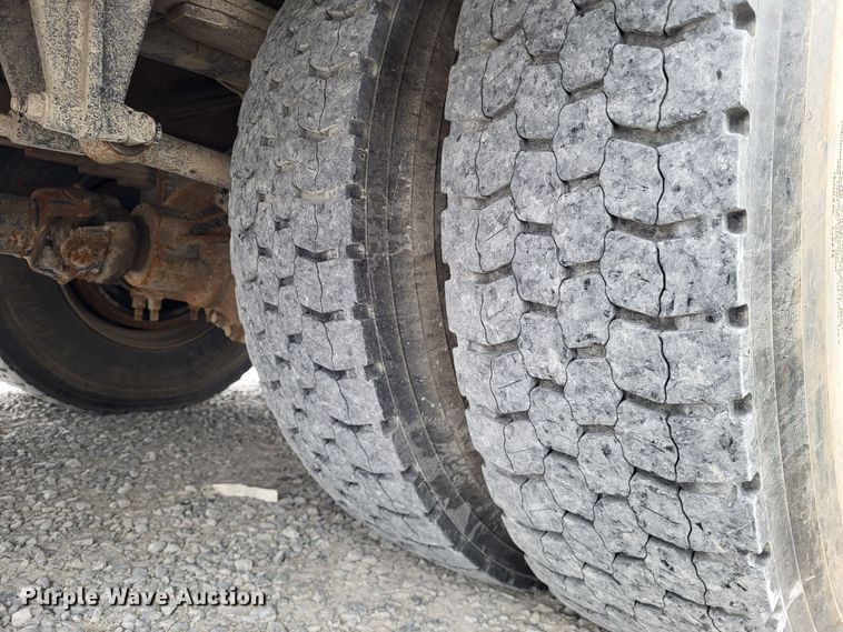 image for item DO3617 2010 Freightliner Business Class M2  bucket truck