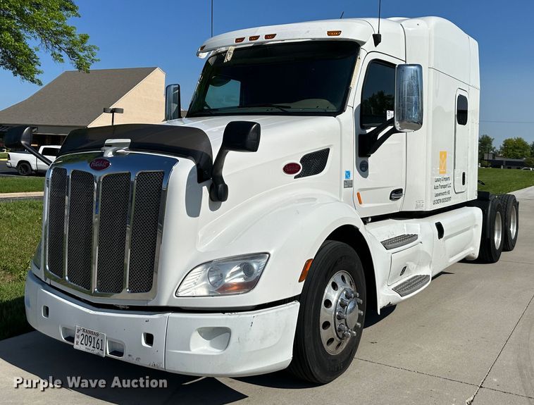 image for item DO5003 2018 Peterbilt 579  semi truck