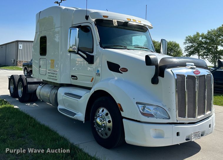 image for item DO5003 2018 Peterbilt 579  semi truck