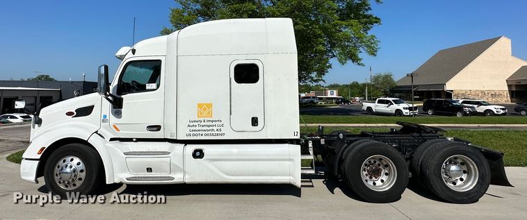 image for item DO5003 2018 Peterbilt 579  semi truck
