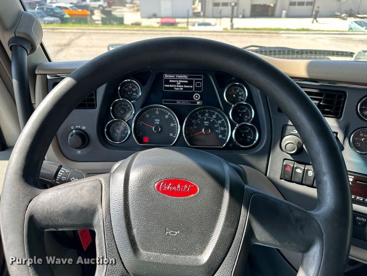 image for item DO5003 2018 Peterbilt 579  semi truck