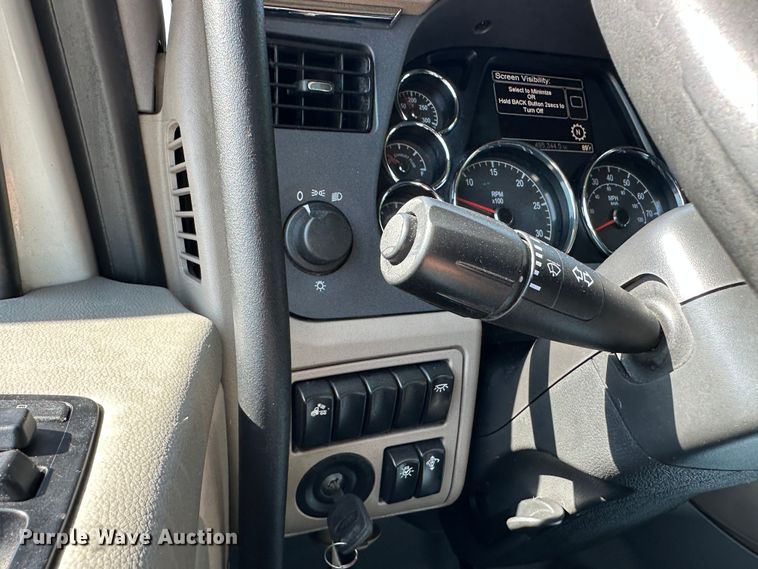 image for item DO5003 2018 Peterbilt 579  semi truck